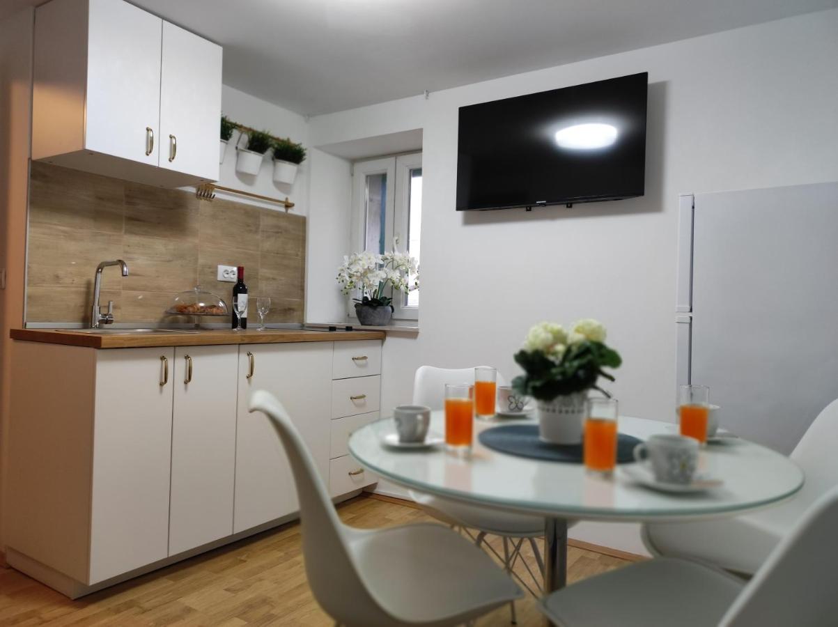 KaštelaStone House Lovric公寓 外观 照片