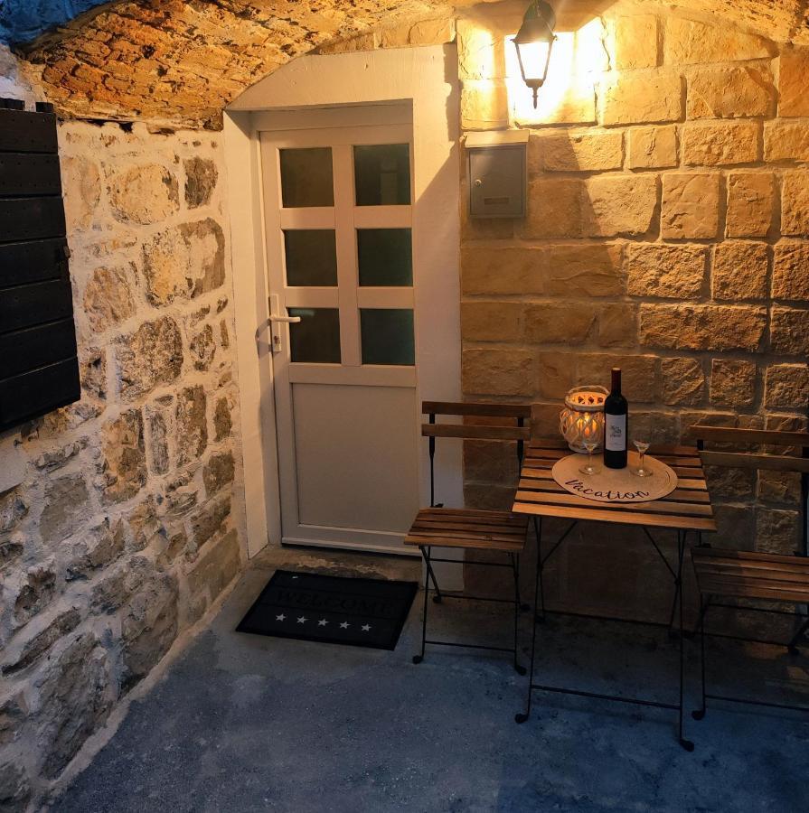 KaštelaStone House Lovric公寓 外观 照片